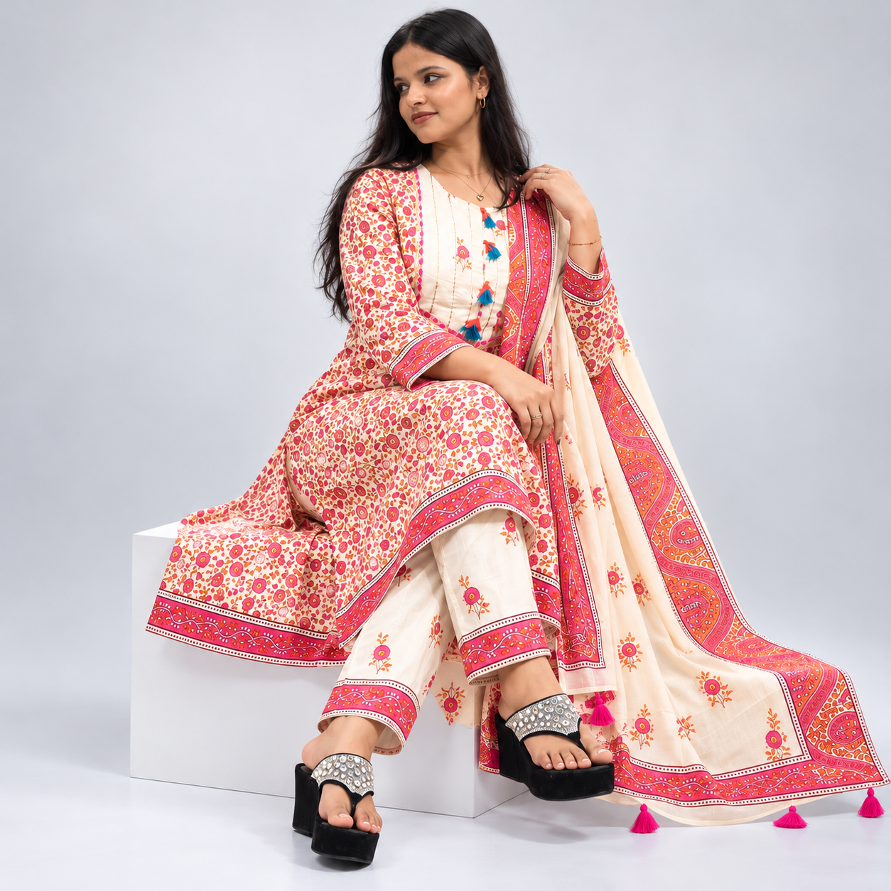 Elegant Cream & Pink Floral Printed 3-Piece Salwar Kameez Set for Women